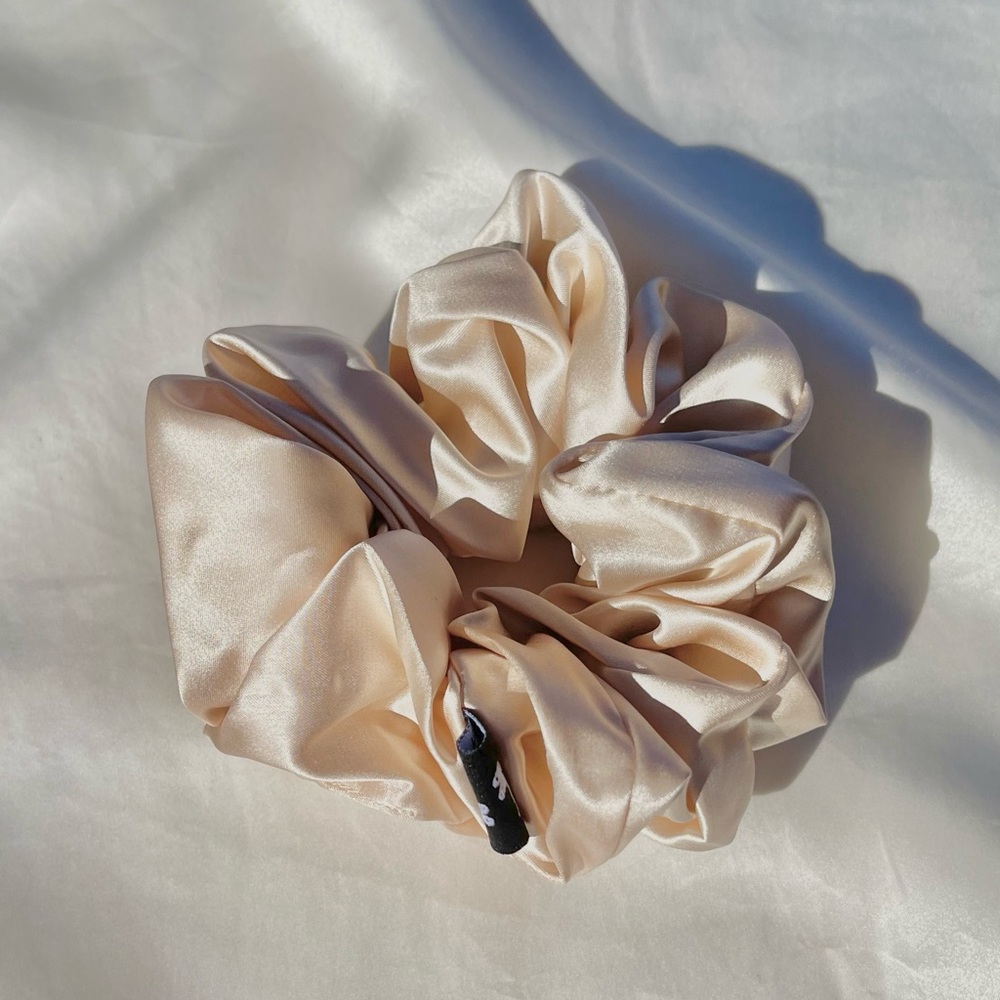 Très Silk - Large 100% Mulberry Silk Scrunchie